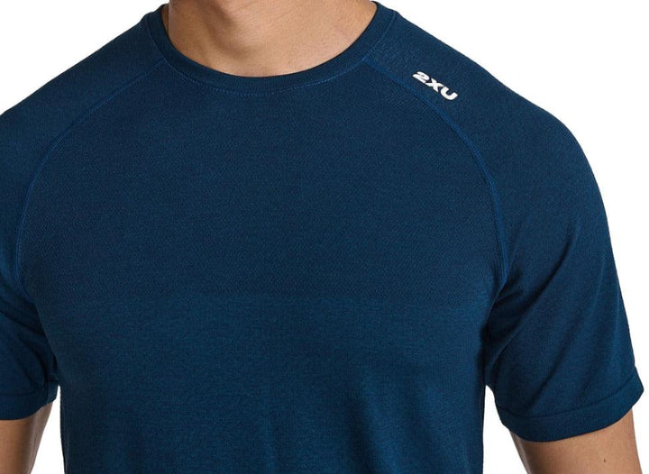 2XU Motion Tech Tee Men's T-Shirt (Motion/Midnight) - BUMSONTHESADDLE