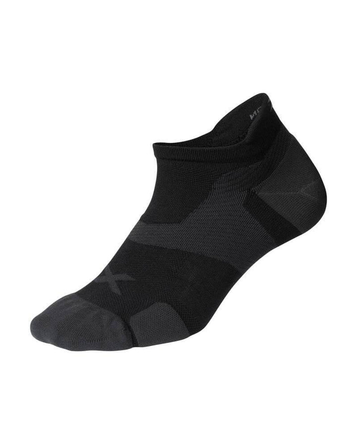 2XU Vectr Cushion No Show Compression Socks (Black/Titanium) - BUMSONTHESADDLE