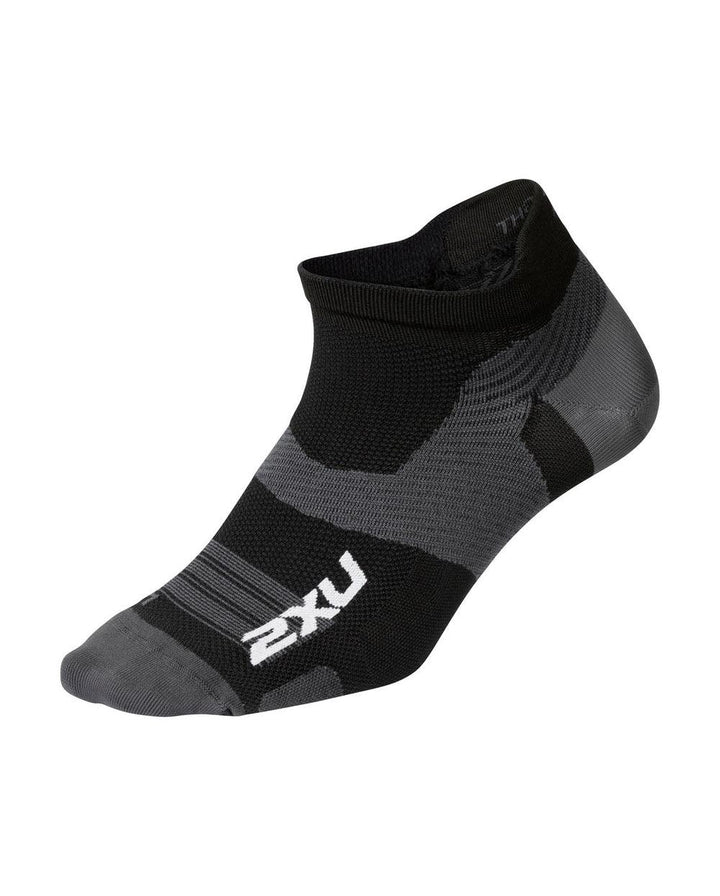 2XU Vectr Ultralight No Show Socks (Black/Titanium) - BUMSONTHESADDLE