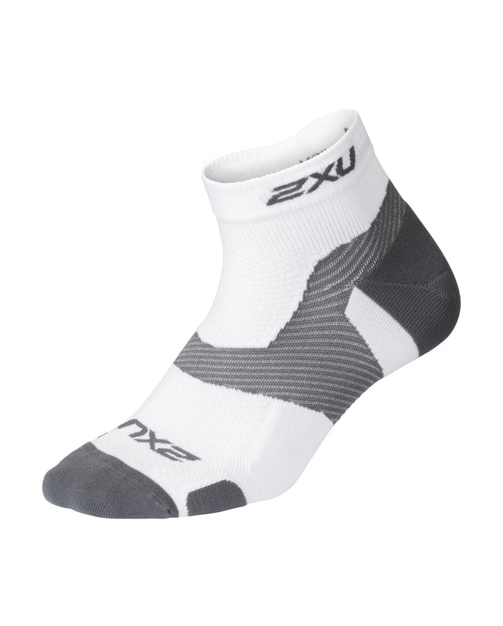 2XU UA5047E Vectr Light Cushion 1/4 Crew Unisex Running Socks (White/Grey)