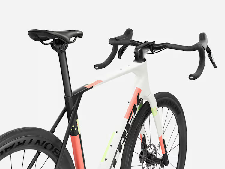 Trek Domane SL 6 AXS Gen 5 (Matte Era White/Deep Smoke)