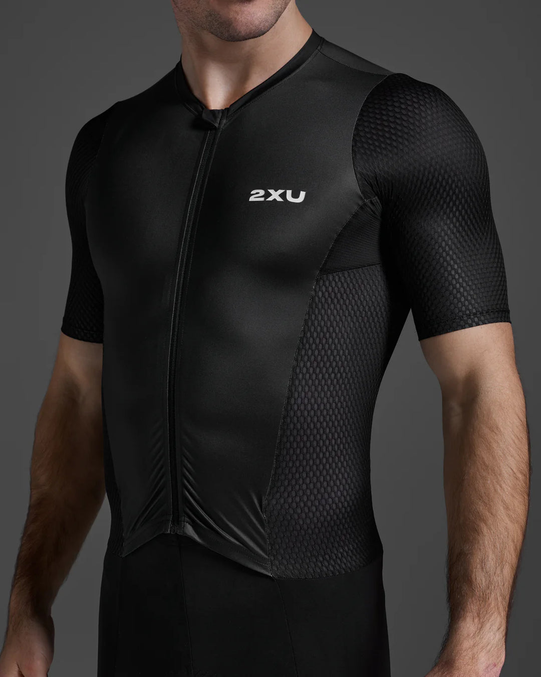2XU Aero Hex Sleeved Men's Triathlon Suit (Black/White)