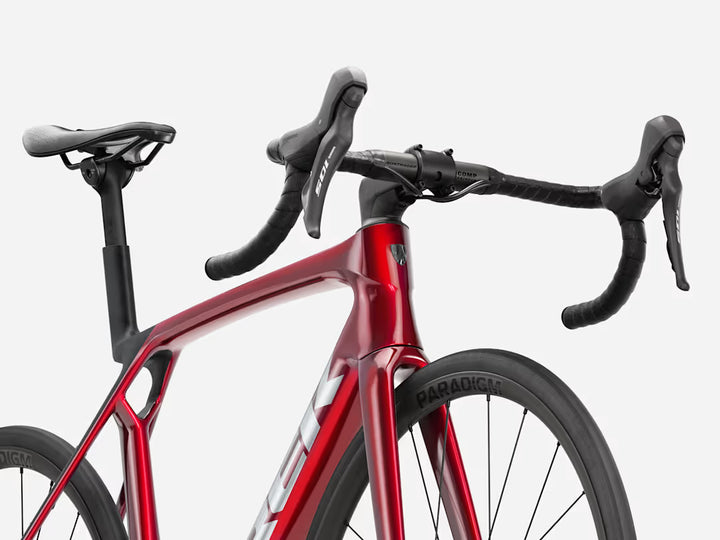 Trek Madone SL 5 Gen 8 (Gloss Fury Red/Matte Deep Smoke)