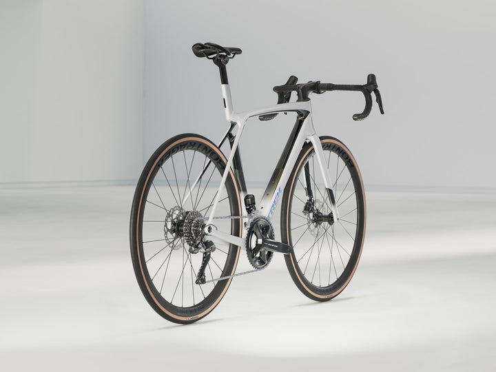 Trek Madone SL 6 Gen 8 (White Prismatic)