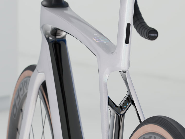 Trek Madone SL 6 Gen 8 (White Prismatic)