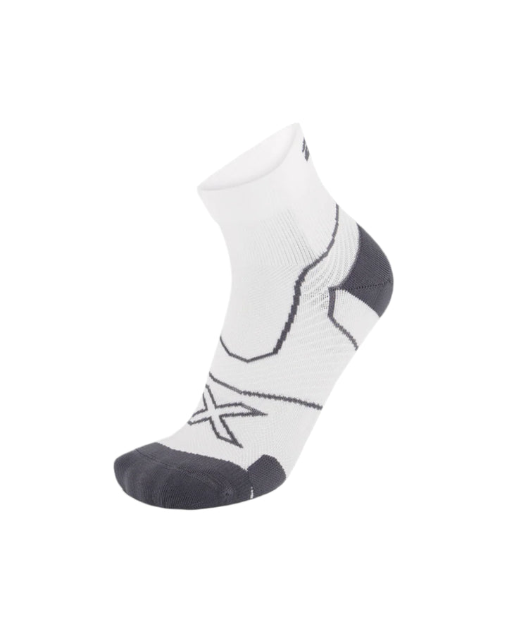 2XU UA5048E Vectr Cushion 1/4 Crew Unisex Running Socks (White/Grey)