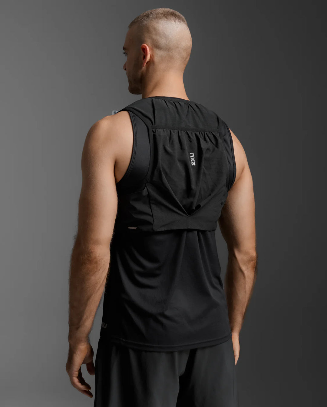 2XU Run Hydration Vest  (Black/Silver Reflective)