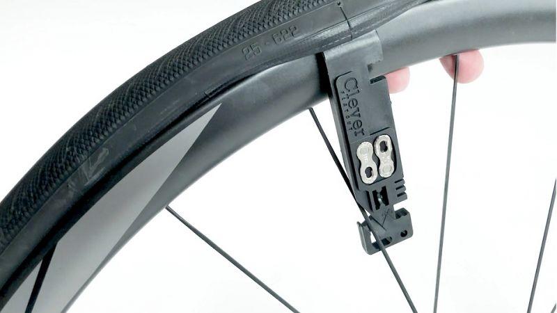 Clever Standard Flatout Chain Hook - BUMSONTHESADDLE