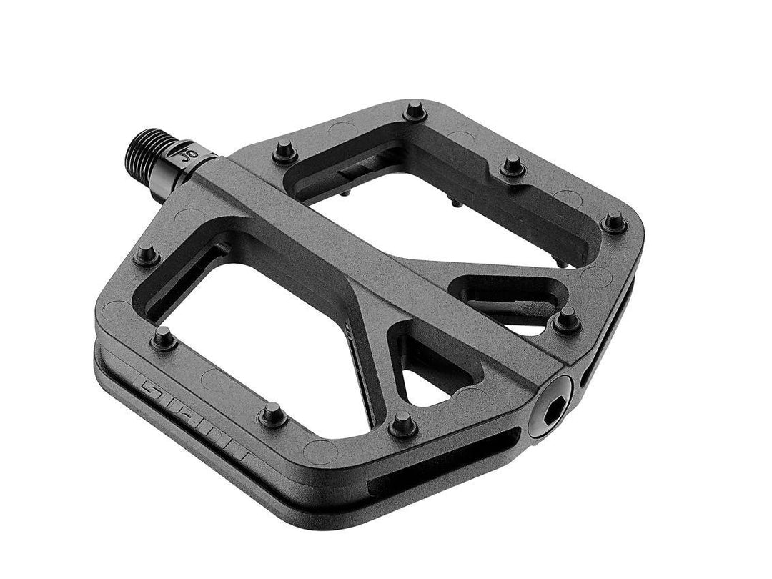 Giant Pinner Comp Flat Platform Pedal (Black) - BUMSONTHESADDLE