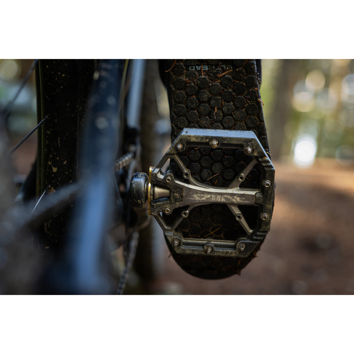 Shimano Saint PD-G8040 Platform Pedal (Black/Silver)