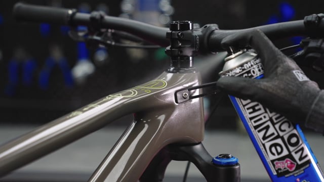 Muc-Off Silicon Shine Spray – BUMSONTHESADDLE