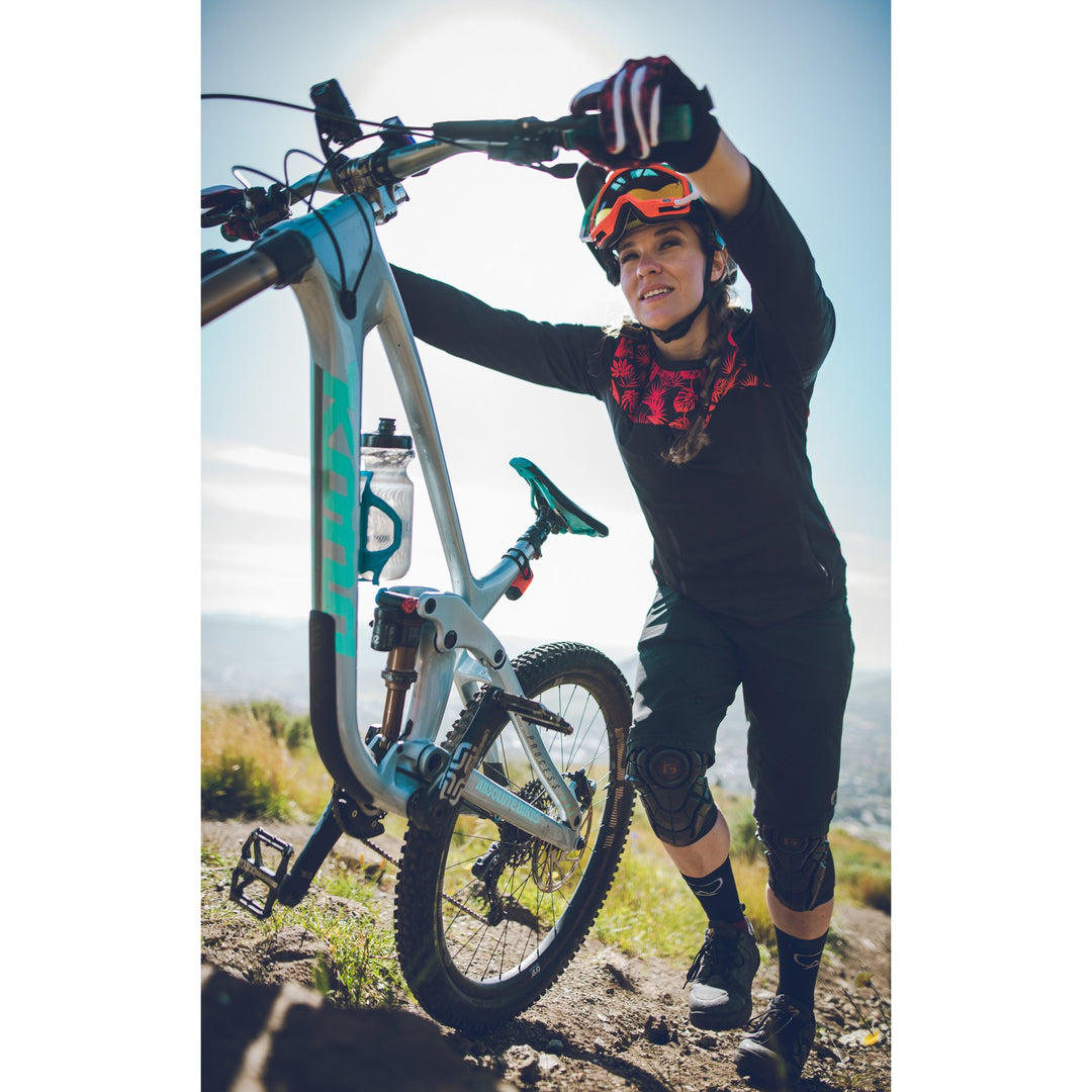 Lezyne Flow Side Loading Bottle Cage - Pair (Black)