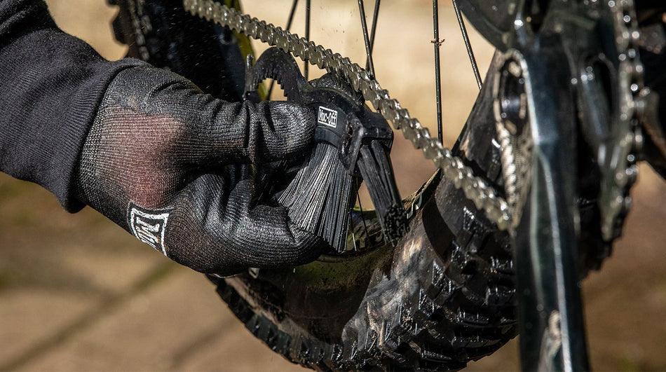 Muc-Off Claw Brush - BUMSONTHESADDLE