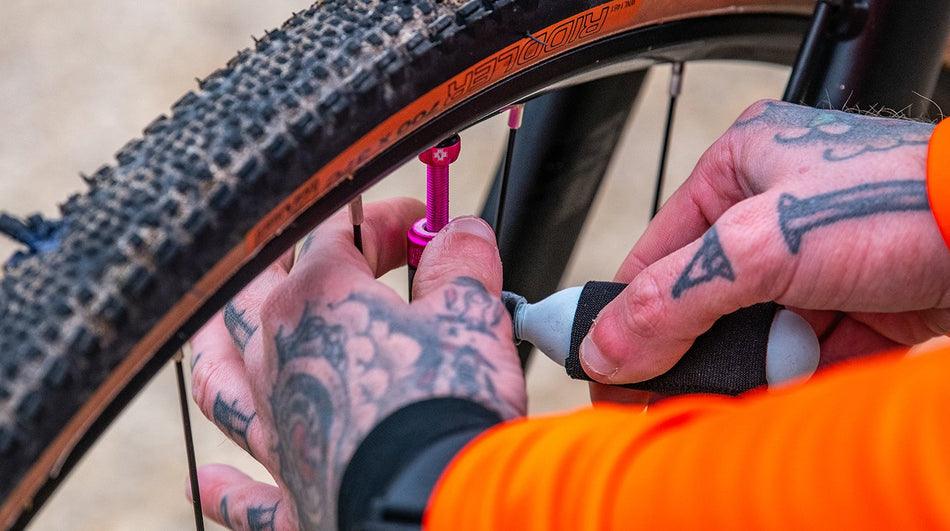 Muc-off Road Inflator Kit - BUMSONTHESADDLE