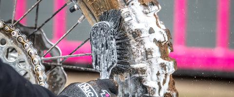 Muc-off Tyre & Cassette Brush - BUMSONTHESADDLE
