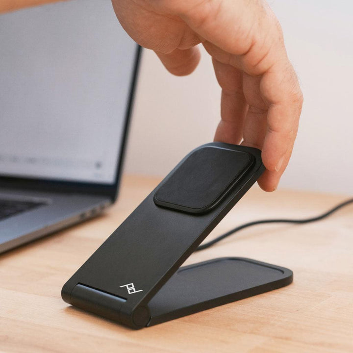 Peak Design Mobile Wireless Charging Stand (Black) - BUMSONTHESADDLE