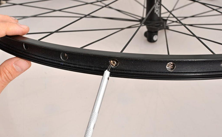 Unior Nipple Insertion Tool - BUMSONTHESADDLE